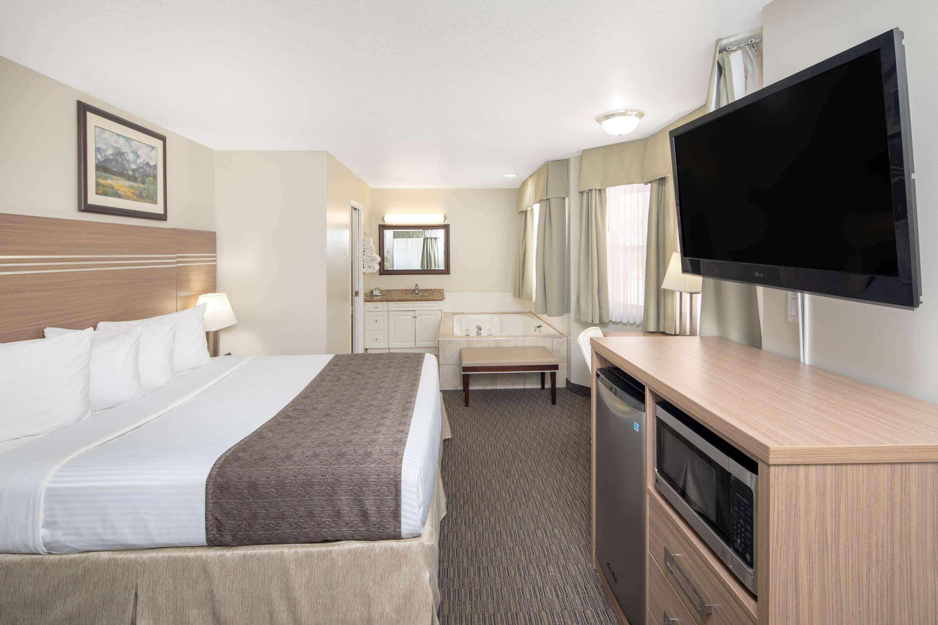 Travelodge By Wyndham Golden Sportsman Lodge Exteriér fotografie