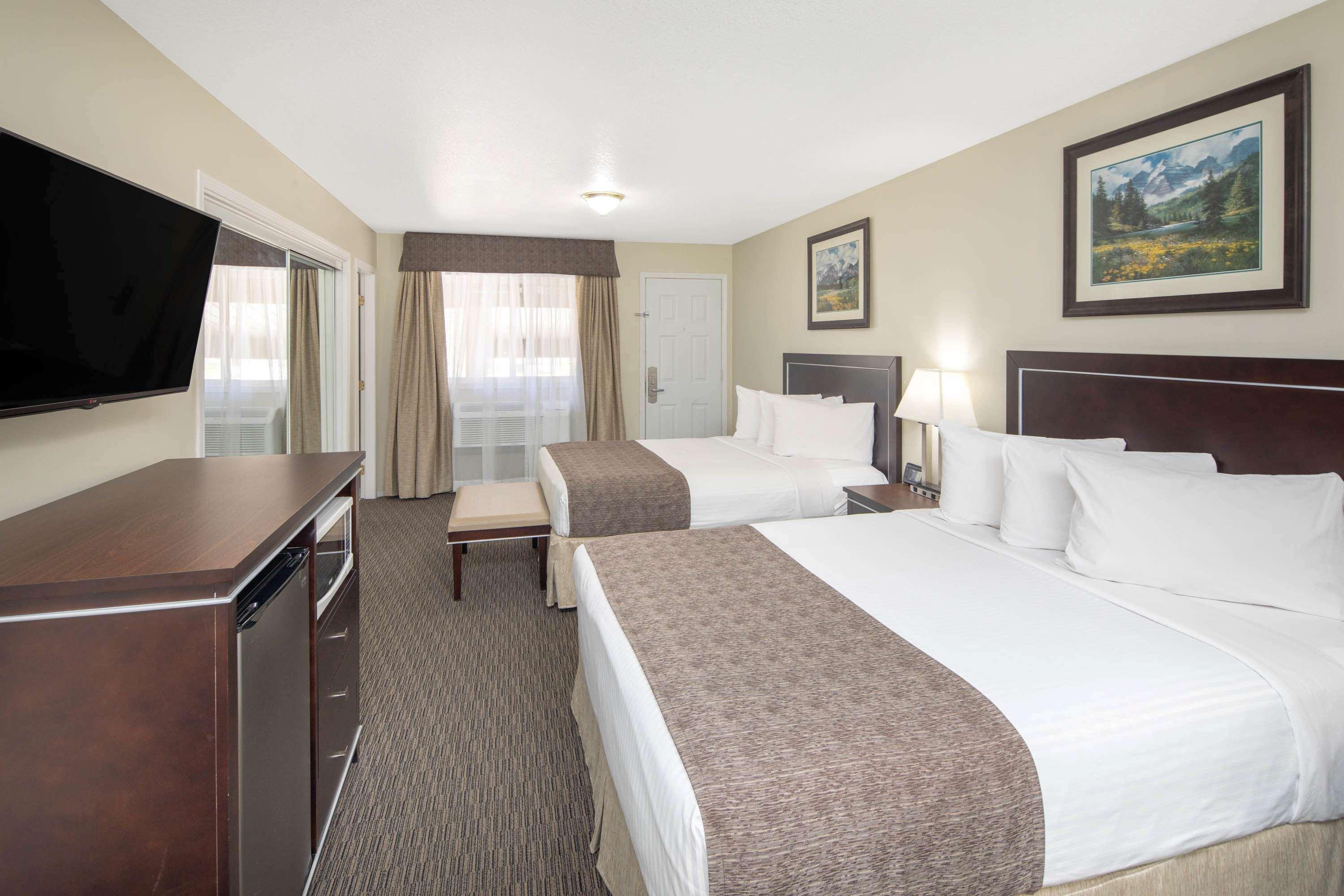 Travelodge By Wyndham Golden Sportsman Lodge Exteriér fotografie