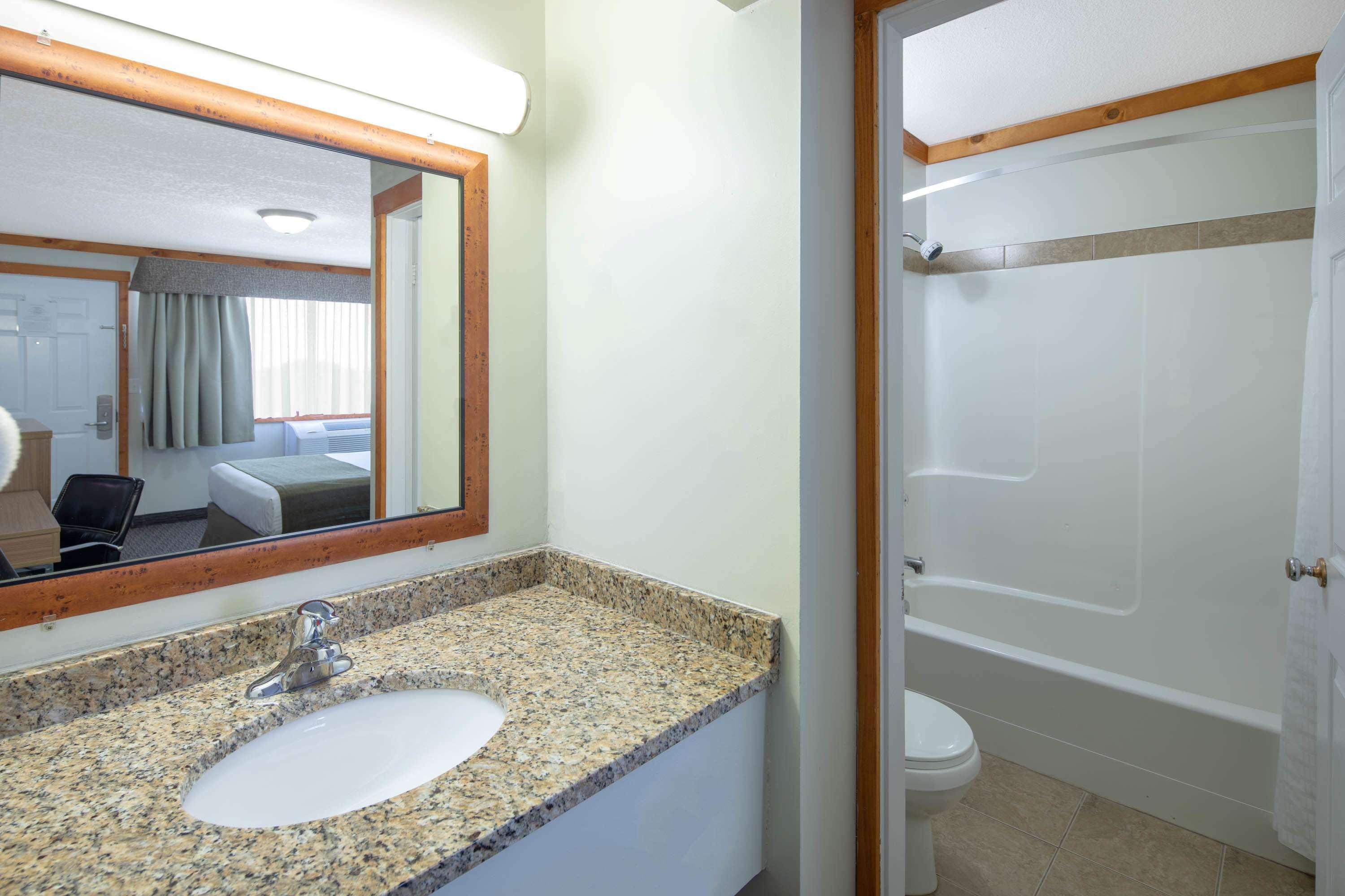 Travelodge By Wyndham Golden Sportsman Lodge Exteriér fotografie