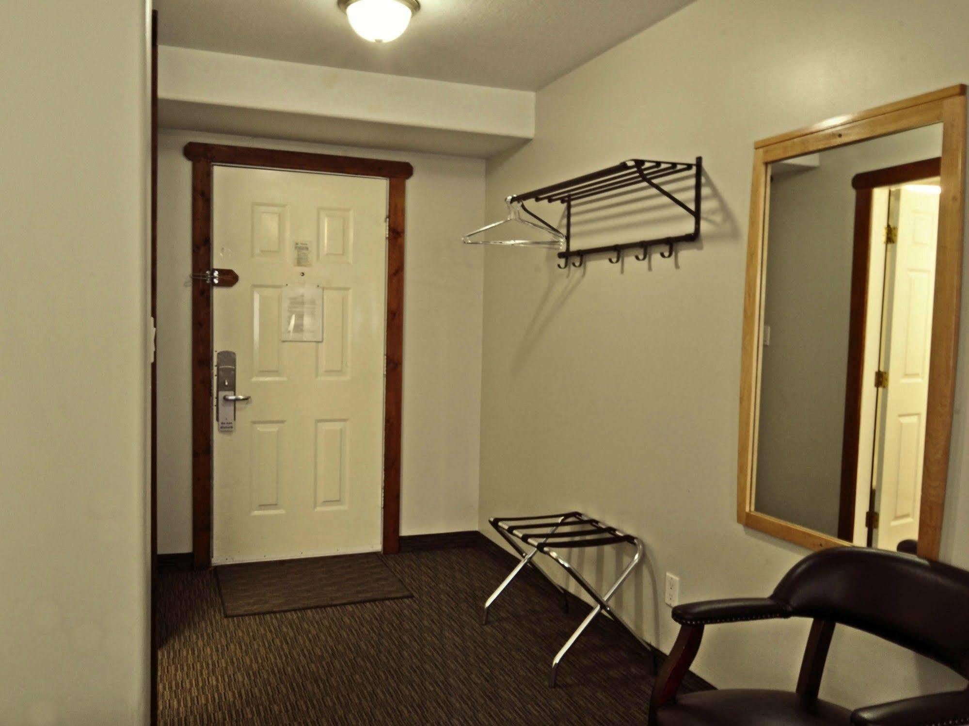 Travelodge By Wyndham Golden Sportsman Lodge Exteriér fotografie