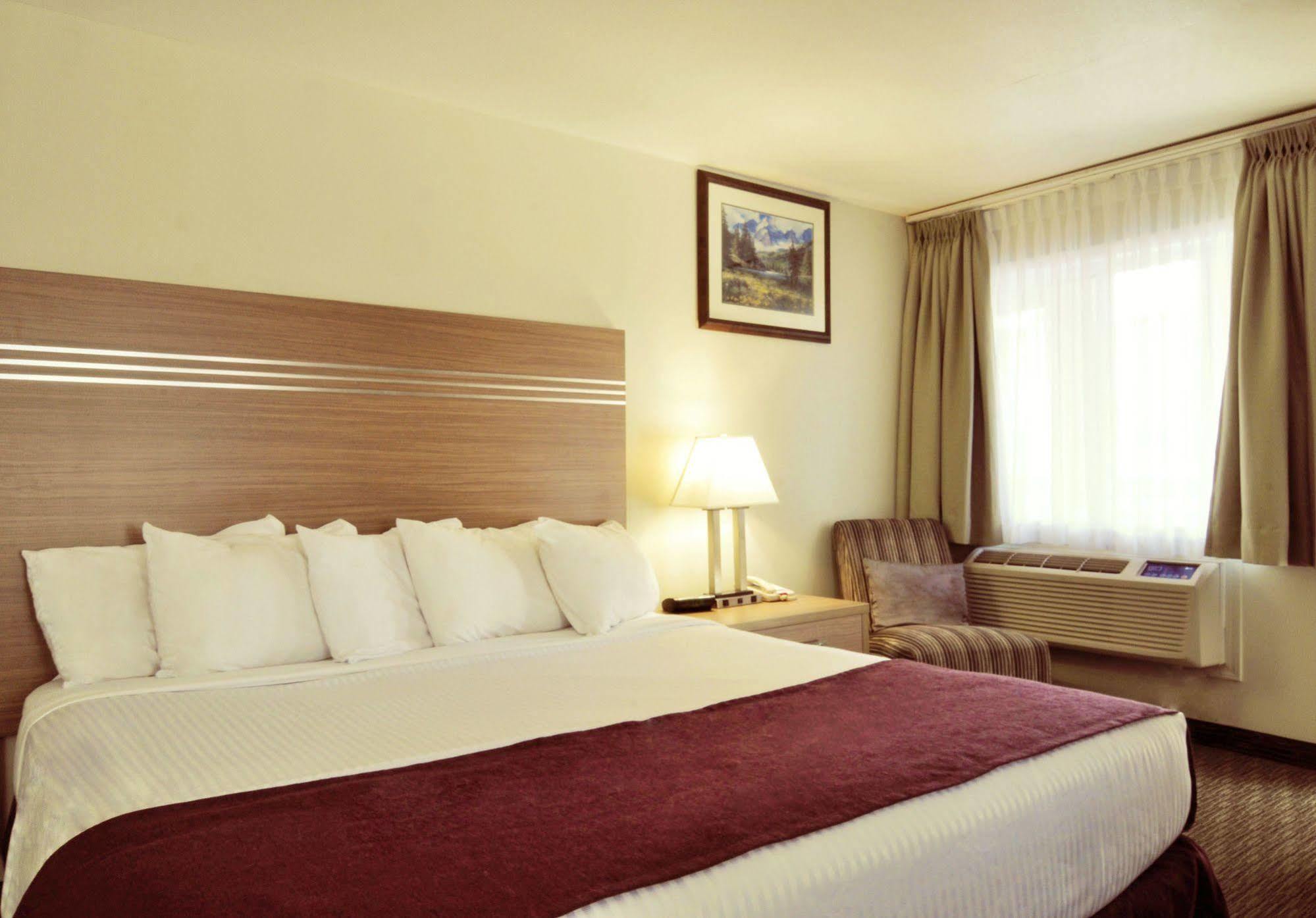 Travelodge By Wyndham Golden Sportsman Lodge Exteriér fotografie