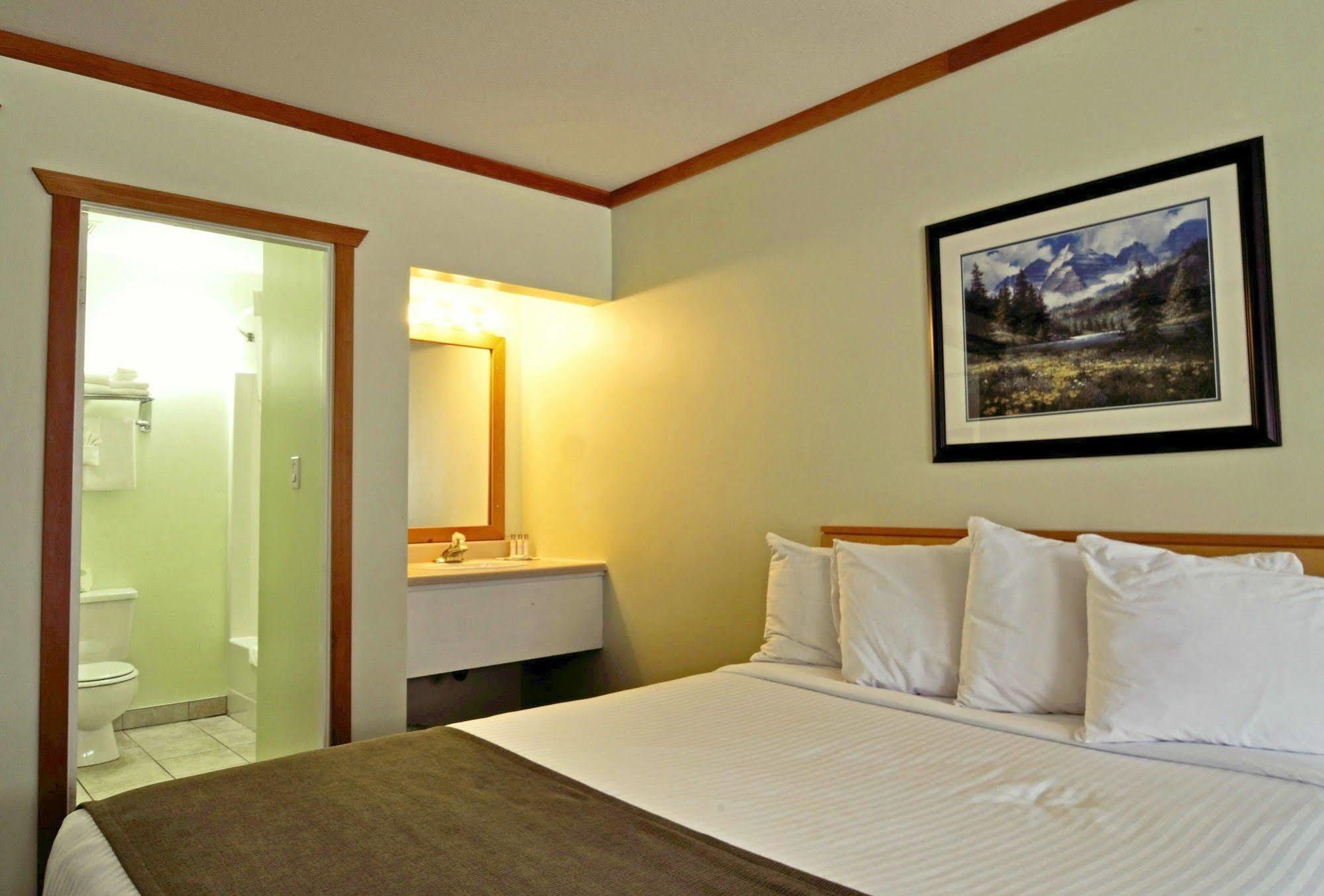 Travelodge By Wyndham Golden Sportsman Lodge Exteriér fotografie